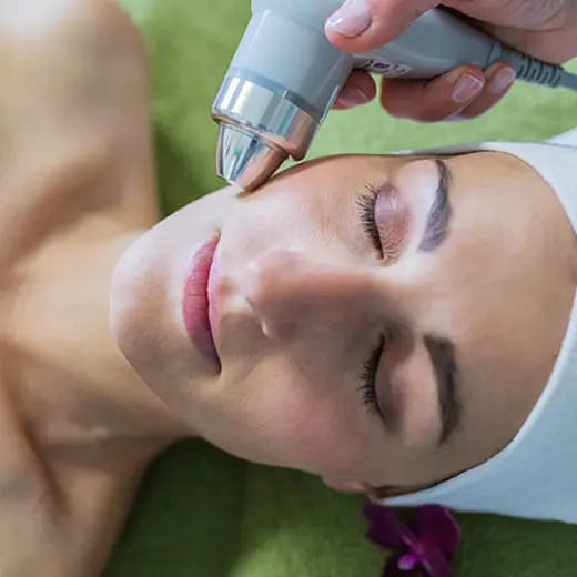 Ultraschall-Gesichtsbehandlung